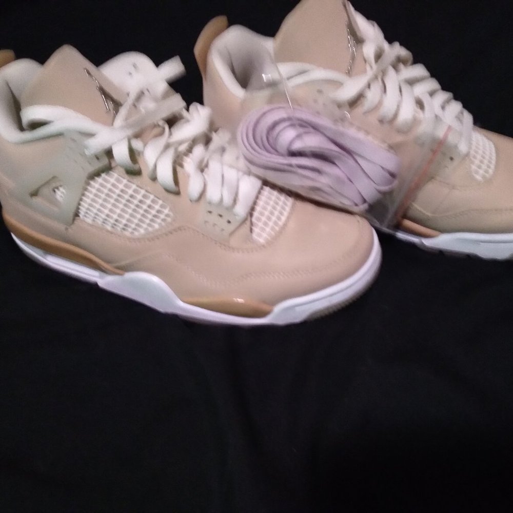 COPY - Women's Jordan's retro 4